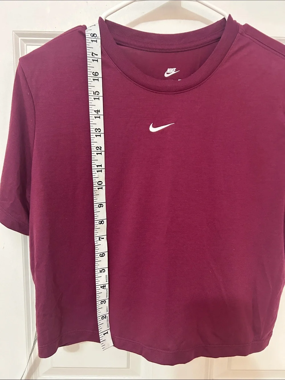 Nike Women's Cropped Slim Fit Tee Shirt size XL Maroon Red swoosh running shirt